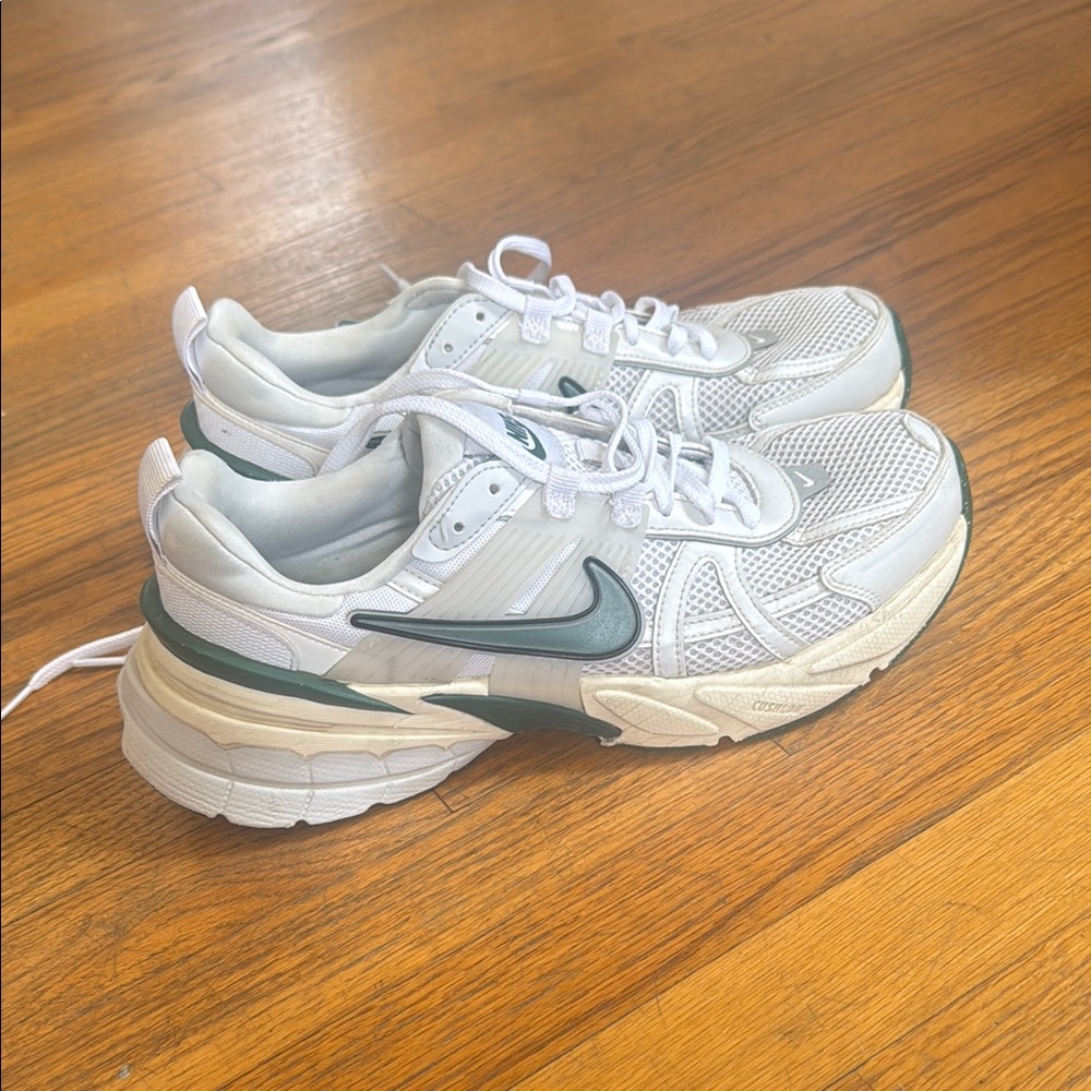Nike V2K Run - White and Green